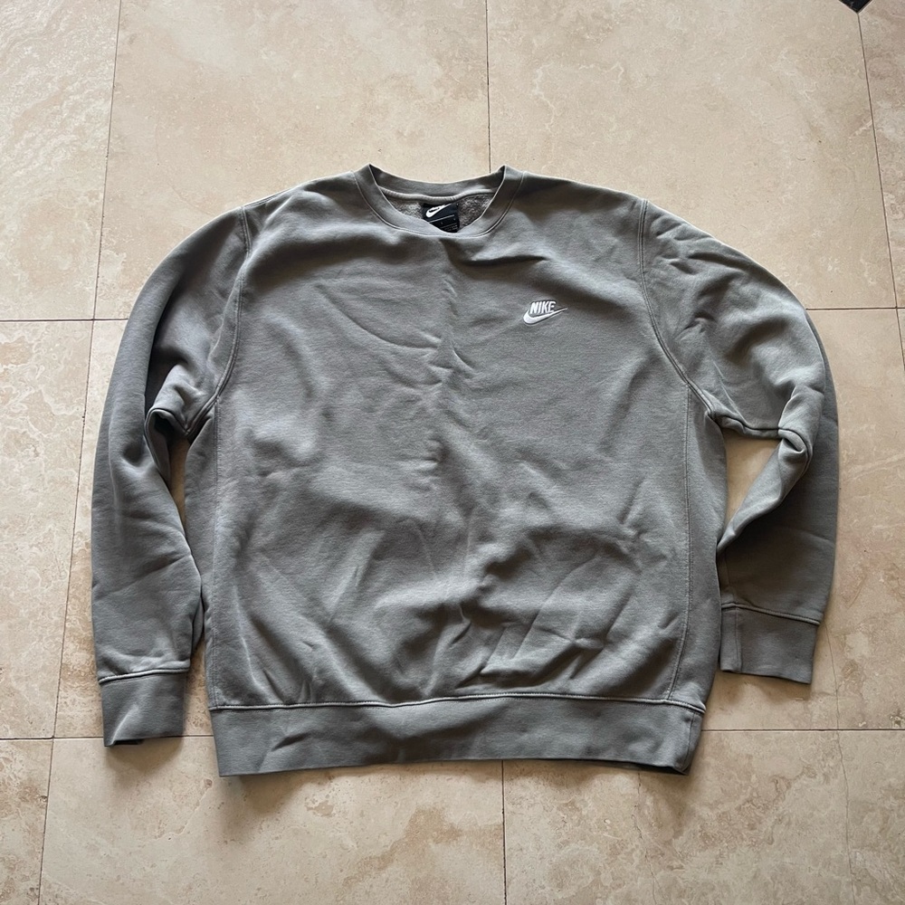 Nike Olive Men’s Sportswear Crewneck Sweatshirt